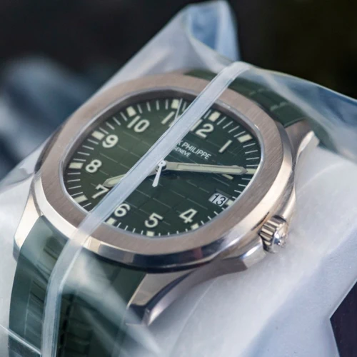 Patek Philippe Aquanaut khaki green 5168G in Whitegold Full Set 2020 Patek Service 2022 1